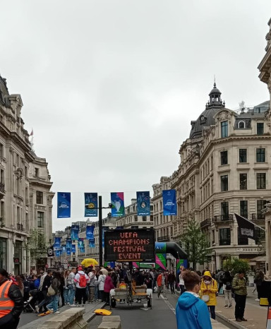Wahrscheinlich mehr Besucher als das London Gallery Weekend; Foto Stefan Kobel