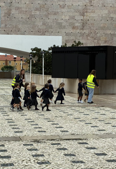 The youngest rush into museum. Photo Stephan Zilkens