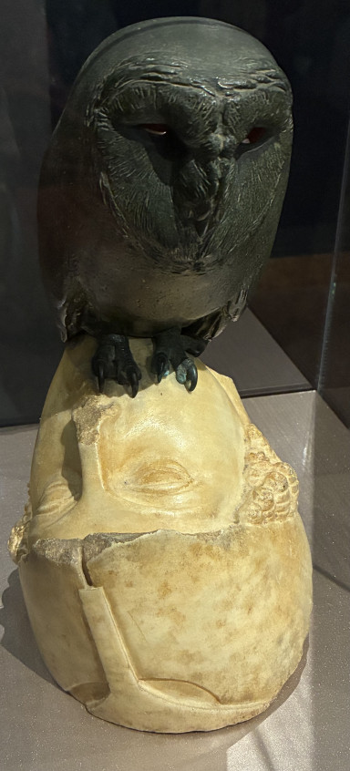 Wisdom beats godess of war - Seen at Liebighaus Frankfurt - Photo Stephan Zilkens