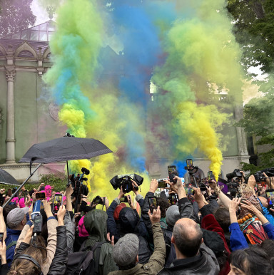 Pussy Riot and Friends: Loud poetry against opening of Russian Pavilion – Venice Biennale 2026 – Photo: Stephan Zilkens